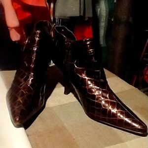 Ladys size 6 1/2 impo short boot / brown